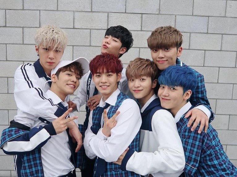 Daftar Idol K-Pop yang Debut dan Comeback di Februari Dilansir dari Soompi, berikut daftar nama idol K-Pop yang akan debut dan comeback di bulan Februari ini. Mana yang Insertizen paling tunggu-tunggu?