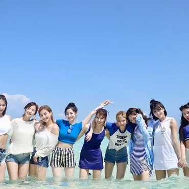 Lirik Lagu HAPPY HAPPY - TWICE
