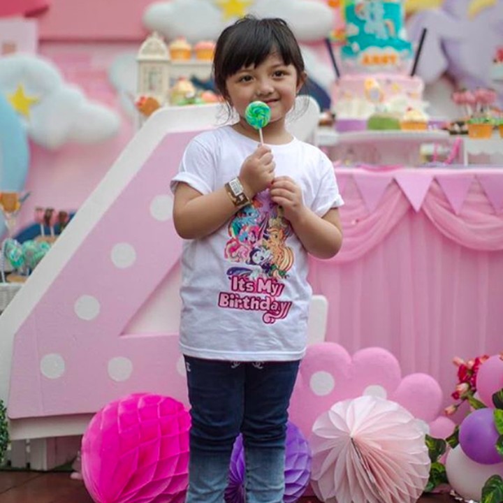 <p>Makin besar, tambah cantik dan sehat selalu ya, Acio. (Foto: Instagram @queenarsy)</p>