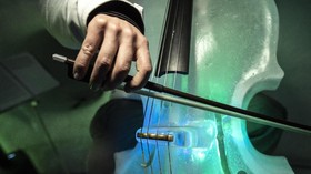 Lantunan Cello, Iringan Musik Penenang di Sisa Nyawa