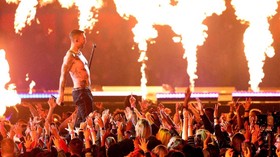 img-title FOTO: Aksi Panas Maroon 5 di Panggung Paruh Waktu Super Bowl