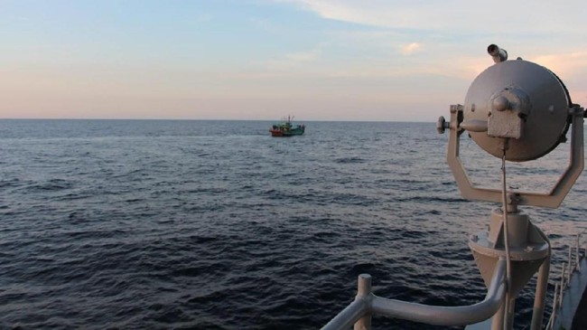 KRI Lemadang-632 Koarmada I Tangkap Kapal Ikan Asing (KIA) Malaysia Di Selat Malaka
