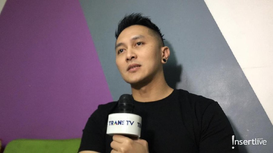 Pesulap Demian Aditya ungkap akan terus konsisten untuk tampil menghibur dan memberikan penampilan yang baru.