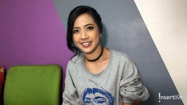 Unggah Foto Ceria, Yeslin Wang Tak Galau Delon Nikah?