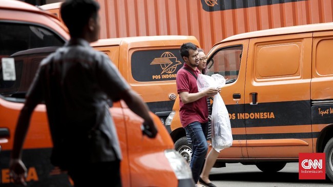 PT Pos Indonesia mengakui bisnisnya lesu, karena layanan keuangan perseroan tenggelam, terutama dari lini pengiriman uang, remitansi atau wesel.
