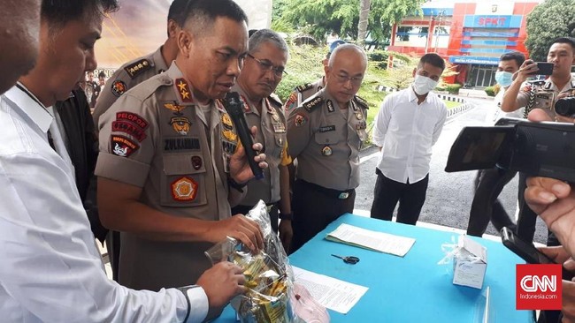 Polisi mengungkap telah menangkap seorang pengedar narkoba di Palembang yang diduga dikirim dari narapidana di Jambi. 