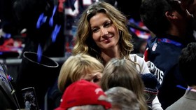 FOTO: Deret Wajah Tenar di Super Bowl 2019