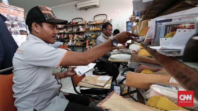 PT Pos Indonesia mengaku nombok Rp600 miliar untuk menalangi kerugian dari penerapan tarif Layanan Pos Universal (LPU) sebagai penugasan dari pemerintah.