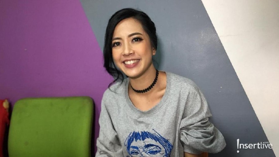 Tak Diundang Delon, Yeslin Wang: Semoga Mereka Happy Yeslin Wang mengaku tak masalah tidak diundang Delon ke pernikahannya dengan janda kaya.