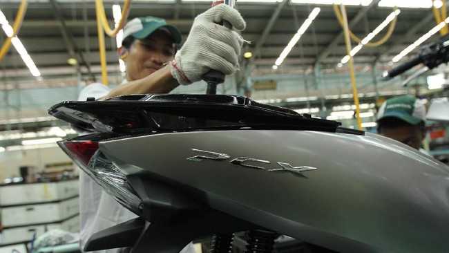 Ada lebih dari konsumen skutik PCX yang dikirimi surat oleh AHM, dan beberapa sudah mengunjungi dealer resmi AHM untuk dilakukan perbaikan.
