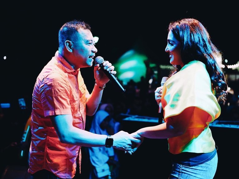 Kasus RUU Permusikan, Ashanty setia membela Anang Hermansyah. Mereka juga tak pernah diterpa gosip miring. Lalu seperti apa sih keharmonisan Anang dan Ashanty?