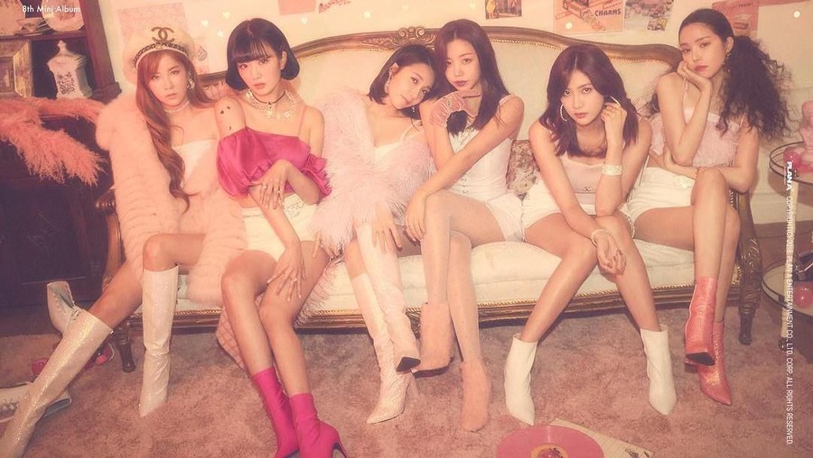 Berikut Inserlive sajikan lirik dan musik video dari lagu %% (Eung Eung) yang dipopulerkan oleh Apink.