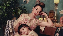 Gong Xi Fat Cai, 6 Gaya Seleb Indonesia Rayakan Imlek 2019