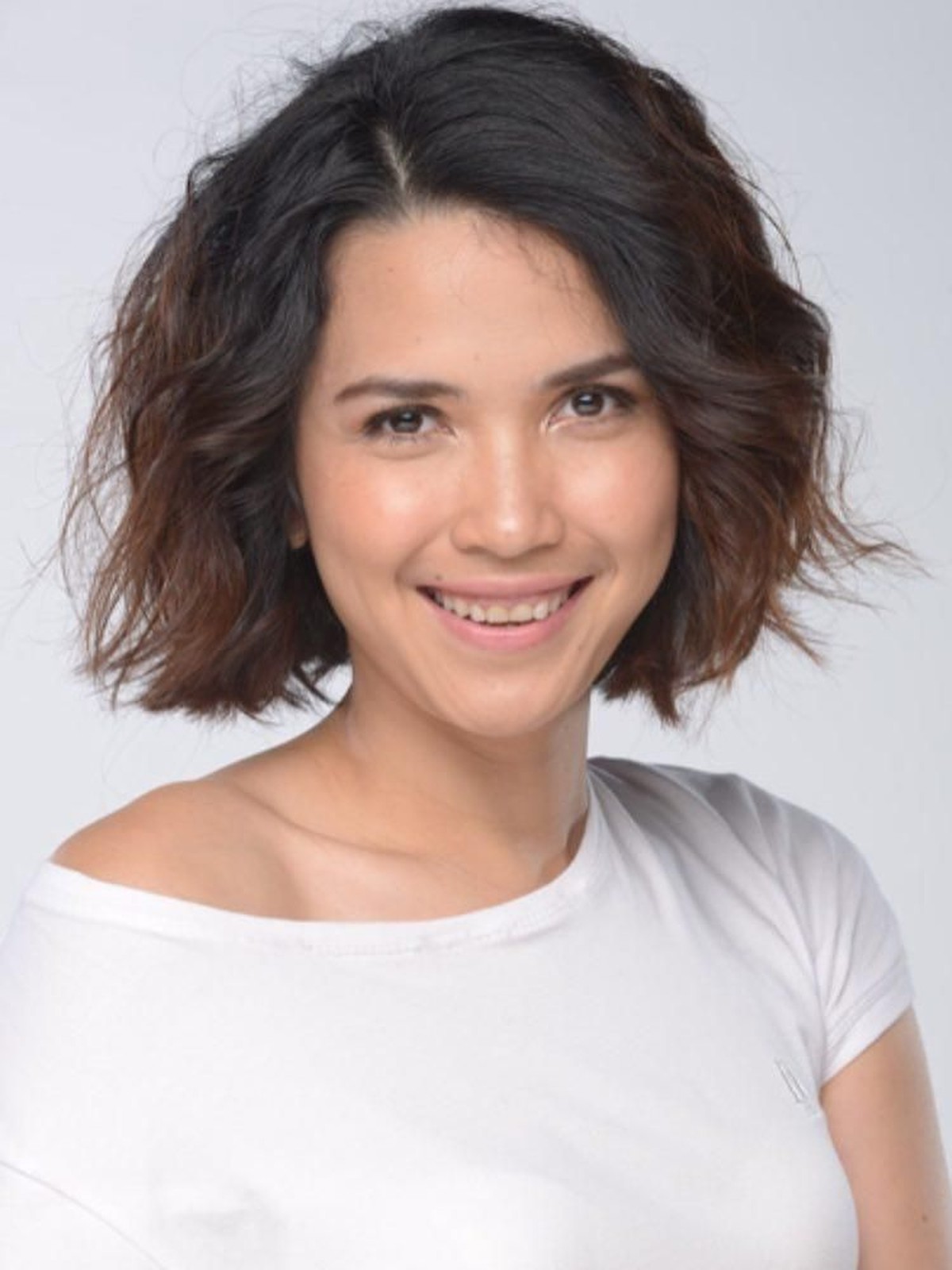 Genap berusia 31 tahun&comma; berikut Inserlive rangkum gaya kece dari Dinda Kanya Dewi&period; Dinda dikenal kerap tampil tomboy namun ia juga bisa tampil dengan feminin&period;