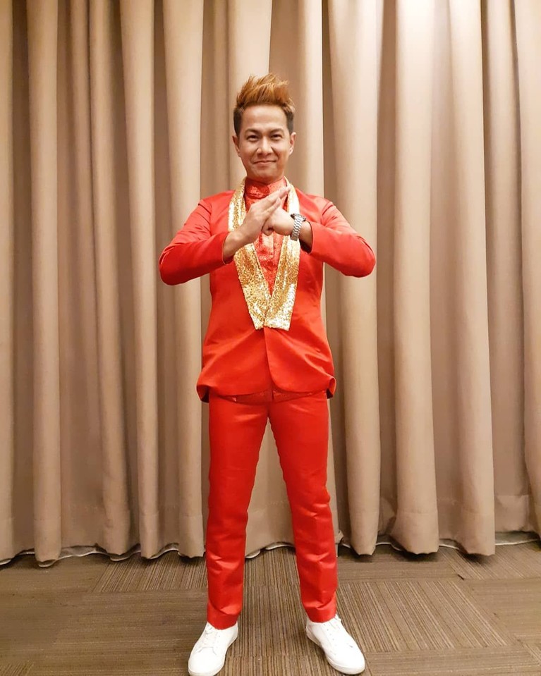 Mengintip enam gaya selebriti Indonesia merayakan Imlek 2019. Beberapa di antaranya terlihat melakukan sesi pemotretan untuk memperinganti pergantian tahun ini.