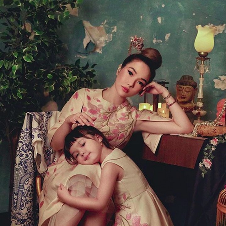 <p>Wah kompak banget nih <a href="https://hot.detik.com/celeb/d-4411309/takut-berhubungan-asmara-pasca-cerai-gisel-akan-jalani-trauma-healing" target="_blank">Gisel </a>dan Gempi. Keduanya sama-sama cantik dengan balutan pakaian yang penuh nuansa Imlek ini. (Foto: Instagram @gisel_la)  </p>