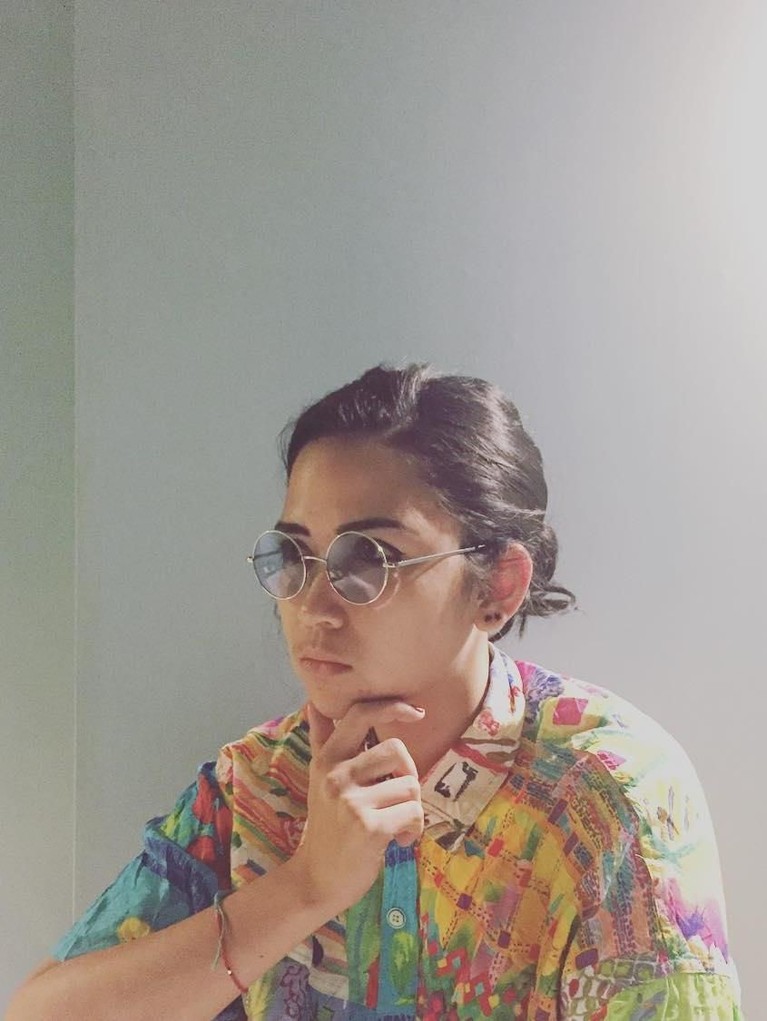 Genap berusia 31 tahun, berikut Inserlive rangkum gaya kece dari Dinda Kanya Dewi. Dinda dikenal kerap tampil tomboy namun ia juga bisa tampil dengan feminin.