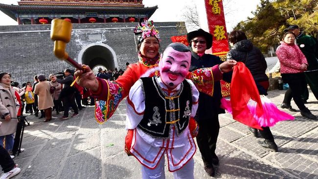 Selain petasan, angpao, barongsay, hingga dupa berukuran raksasa masih ada beberapa hal tersembunyi terkait imlek.