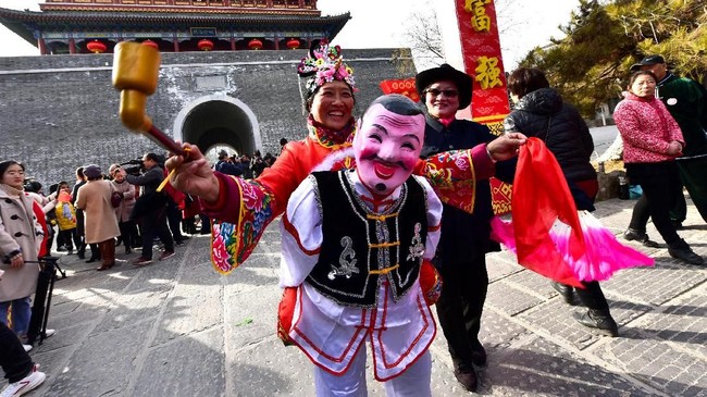 Selain petasan, angpao, barongsay, hingga dupa berukuran raksasa masih ada beberapa hal tersembunyi terkait imlek.