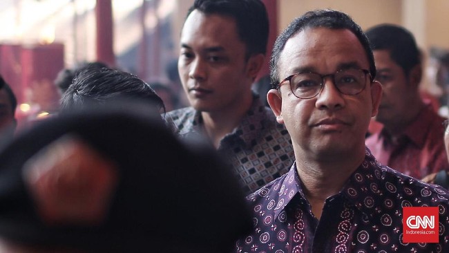 Gubernur DKI Anies Baswedan melawat ke Singapura untuk menjenguk istri SBY, Ani Yudhoyono yang sedang dirawat di National University Hospital.