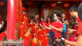VIDEO: Jemaat Wihara Dharma Bhakti Tak Seramai Tahun Lalu