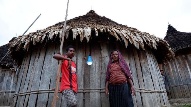 Sambung Listrik ke Daerah Terpencil, PLN Kocek Duit Segini