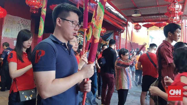 Warga mulai memadati Wihara Dharma Bhakti di kawasan Petak Sembilan, Jakarta Barat sejak Selasa dini hari untuk mulai melakukan sejumlah ritual.