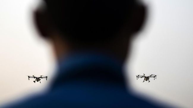 Bandara melarang drone tanpa izin untuk terbang di sekitar kawasannya. Kecelakaan pesawat bisa jadi akibatnya.