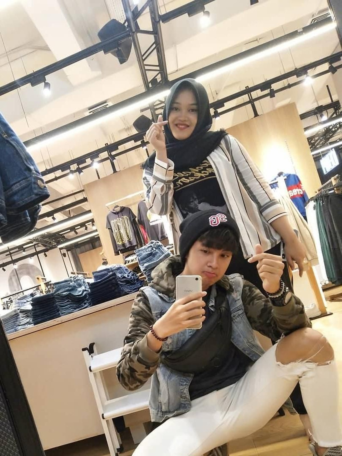 Dikabarkan tengah dekat dengan anak Sule&comma; Putri Delina&comma; berikut Inserlive sajikan enam pesona dari aktor Dede Satria&period;