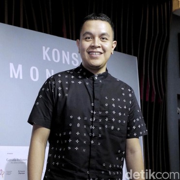 Lirik Lagu Monokrom - Tulus