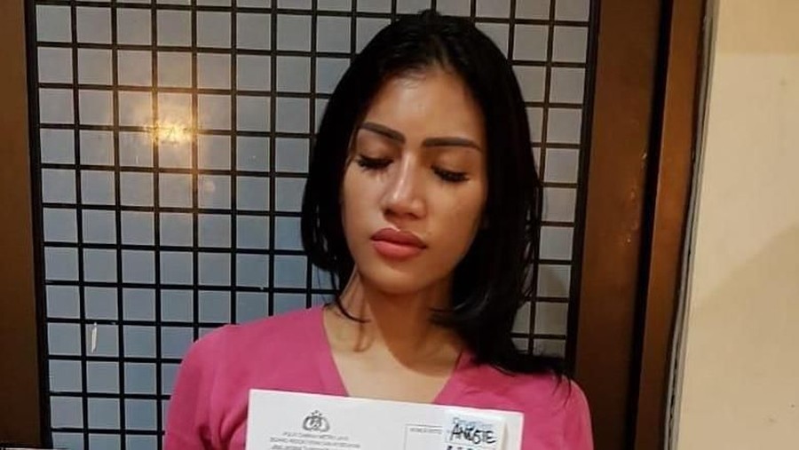 Berita terpopuler pagi hari ini, Jumat (8/2), masih tentang lokasi sel Reva Alexa hingga tanggapan keluarga Della Perez terkait kasus prostitusi online. 