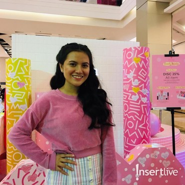 Cinta Lingkungan, Marsha Aruan Gunakan Sedotan Stainless