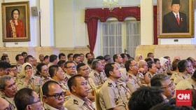Bagi-bagi Sertifikat Sukses, Jokowi Beri 'Bonus' Pegawai BPN