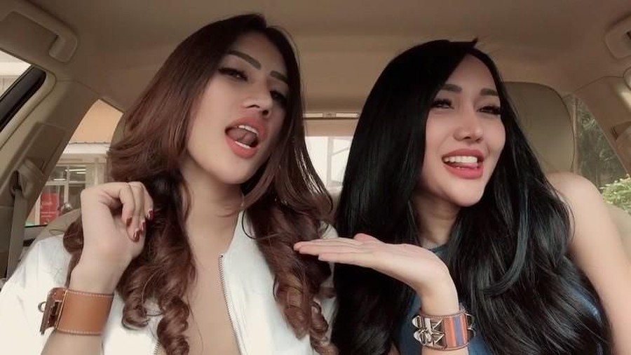 Sahabat Lucinta Luna, Reva Alexa Ditangkap Karena Narkoba Sahabat Lucinta Luna, Reva Alexa, ditangkap polisi terkait kasus narkoba. Reva positif menggunakan narkoba jenis sabu.