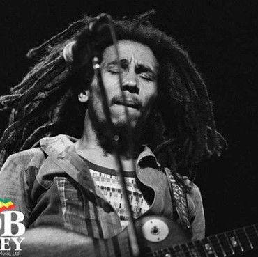 Lirik Lagu No Woman No Cry - Bob Marley
