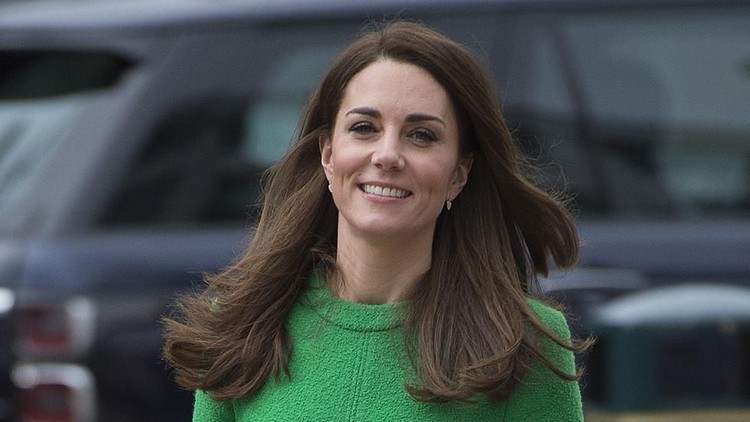 Rumor Kate Middleton hamil lagi muncul beberapa waktu lalu. Timbulnya rumor ini bisa dikaitkan dengan bahasa tubuh Kate lho, Bun.