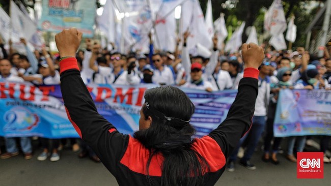 Serikat Buruh Tolak Draf Omnibus Law Cipta Kerja KSPI menolak draf Omnibus Law RUU Cipta Kerja, salah satunya karena perubahan upah minimum.