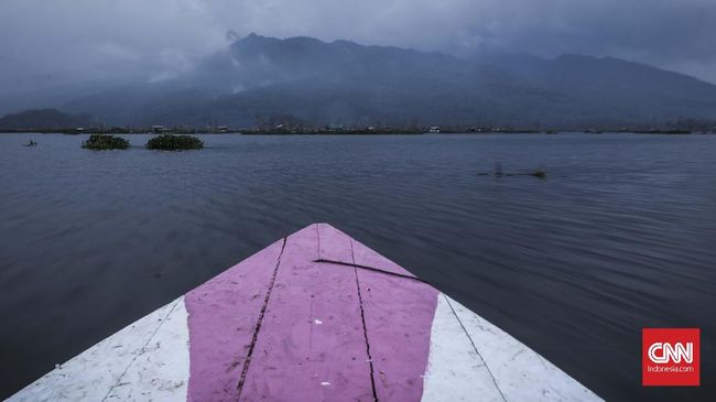 Ratusan wisatawan di Kalimantan Barat memilih untuk berwisata ke Taman Nasional Danau Sentarum.