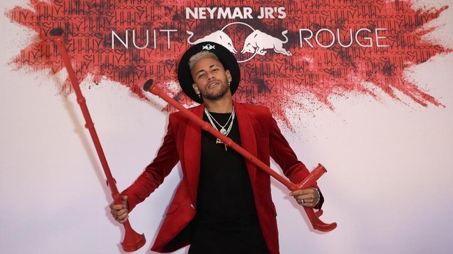 Bintang PSG, Neymar terancam sanksi UEFA setelah dirinya menghina wasit laga PSG vs MU di akun instagram miliknya.
