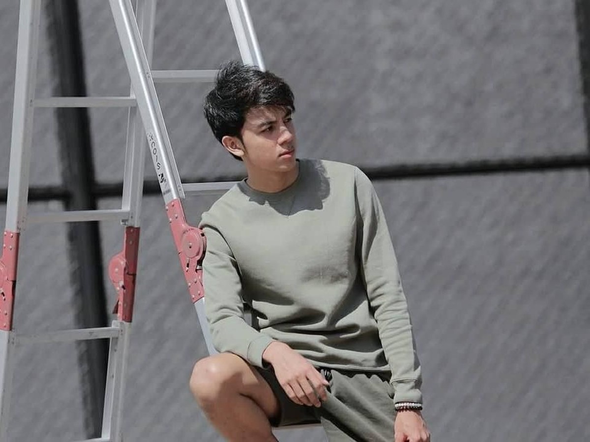 Dikabarkan tengah dekat dengan anak Sule&comma; Putri Delina&comma; berikut Inserlive sajikan enam pesona dari aktor Dede Satria&period;