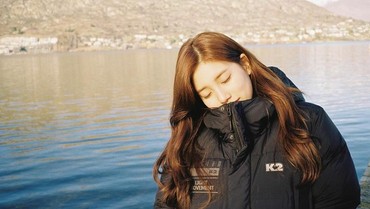 img-title Gara-gara Foto Ini, Bae Suzy Dicurigai Jalan Bareng Sehun EXO