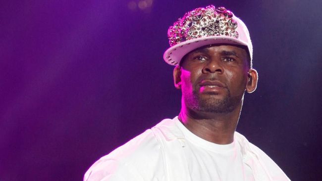 Seorang pria mengaku menemukan sebuah video yang dikira berisi konser R Kelly. Ternyata, isinya adegan pelecehan seksual musisi itu kepada gadis di bawah umur.