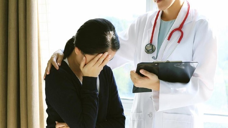 Asian young woman patient receiving bad news, Woman patient is desperate and crying. Her Mother support and comforting her patient with sympathy.