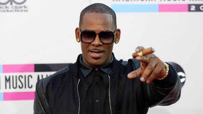 R Kelly diketahui sempat membayar US$2 juta kepada korban pelecehannya atas kasus pornografi anak pada 2008. Hasilnya, ia bebas dari segala tuduhan.