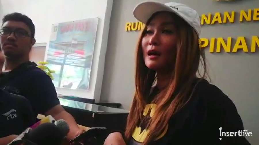 Inul Daratista tak mau ambil pusing dengan tanggapan netizen soal editan fotonya dengan Hotman Paris.