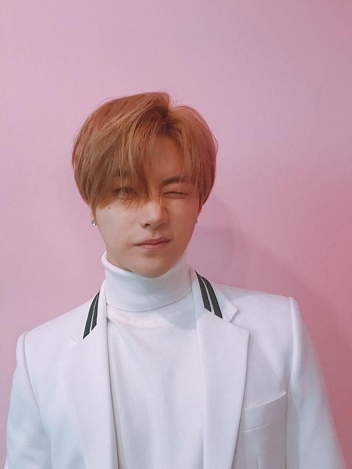 Genap berusia 24 tahun&comma; seperti apa sih potret Jay iKon yang bikin para penggemar&comma; iKONIC&comma; terpukau&quest; Insertizen yang pensaran intip yuk&excl;