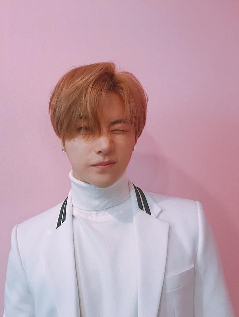 7 Potret Jay iKon yang Bikin iKONIC Terpesona Genap berusia 24 tahun, seperti apa sih potret Jay iKon yang bikin para penggemar, iKONIC, terpukau? Insertizen yang pensaran intip yuk!