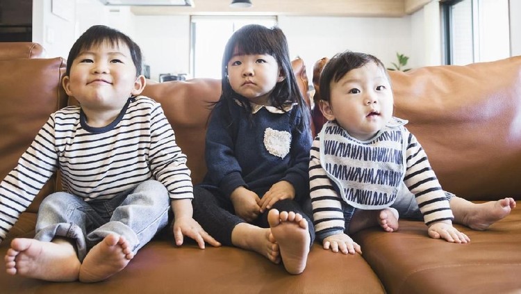 Bunda Perlu Tahu, 5 Cara Membentuk Karakter Anak Sejak Dini Jangan takut bilang 'Iya boleh' pada anak ya, Bun. Ternyata ini bisa jadi ungkapan cinta Bunda pada anak, lho.