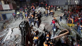 FOTO: Runtuh, Apartemen di Istanbul Rata dengan Tanah