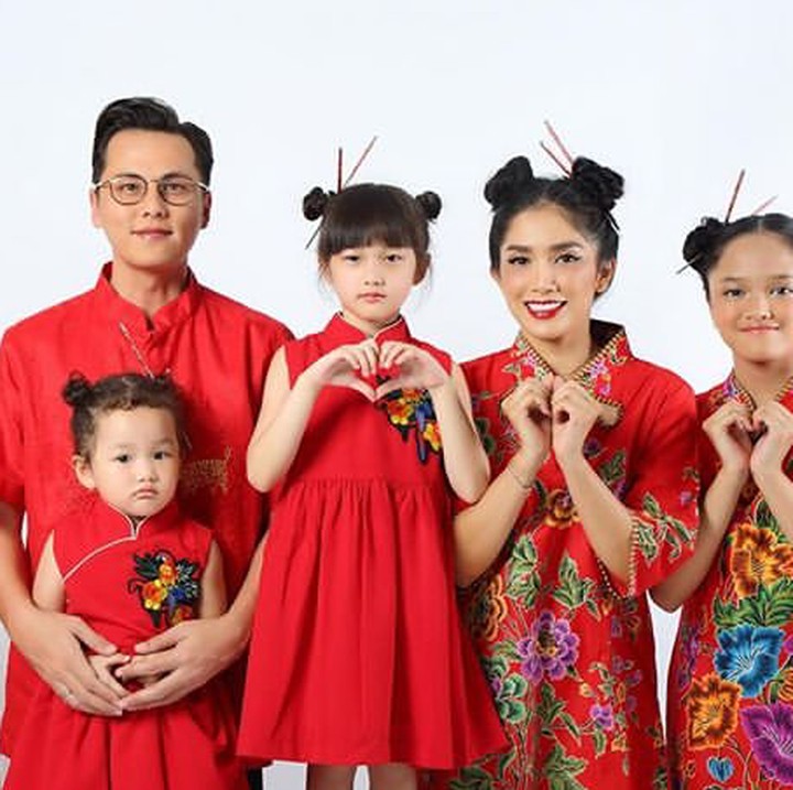 <p>Kompak abis! Dua kata untuk keluarga Ussy dan Andhika. Setuju ya, Bun? (Foto: Instagram/ @andhiiikapratama)</p>
